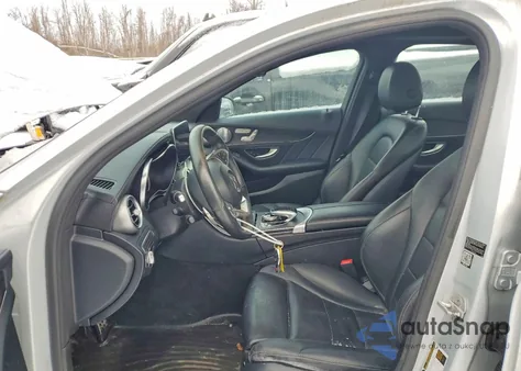 2015 Mercedes-Benz C 300 4Matic z USA, uszkodzony, nr VIN 55SWF4KB7FU024836